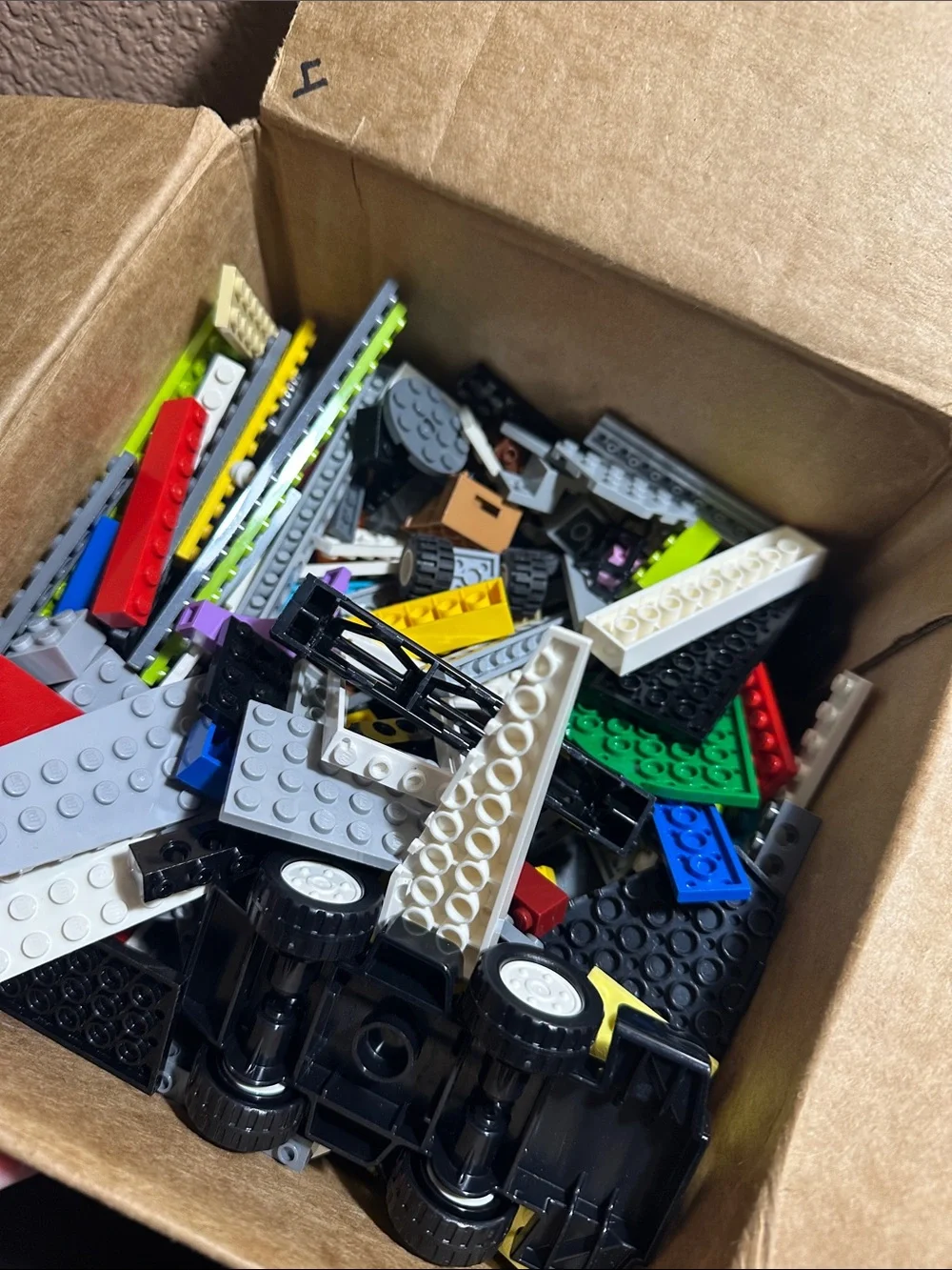 LEGO - Over 3 Pounds of Mixed Legos - Picture 4 of 4